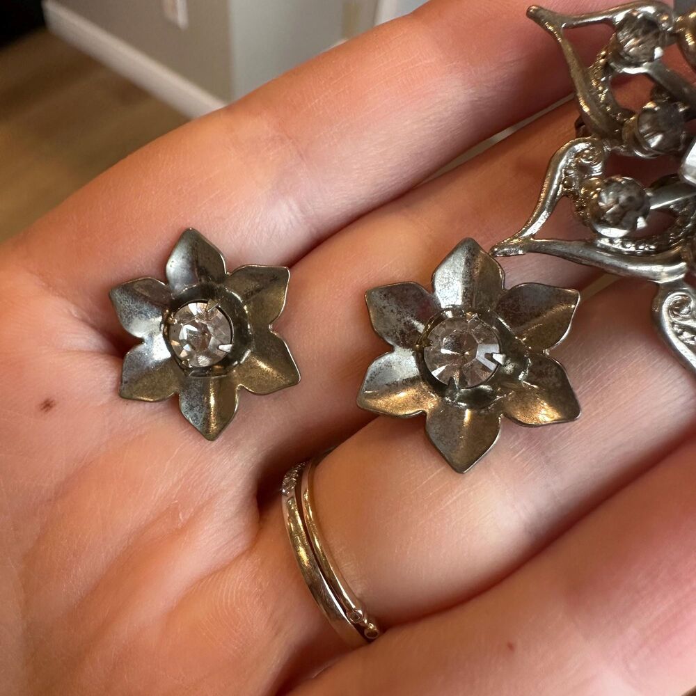 Vintage Jewelry Set Silver Flower Rhinestone Brooch screw back earrings lot Pin - Picture 5 of 10